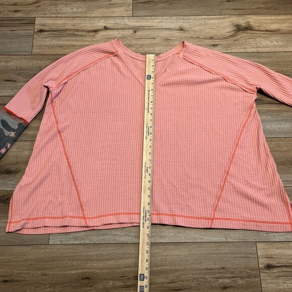 Women's We the Free Camo Cuff Waffle Knit Top SZ Large Thermal Oversized Pink - Picture 5 of 11